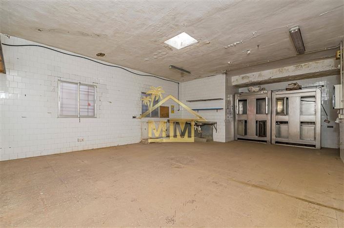 Image No.16-5 Bed Commercial for sale