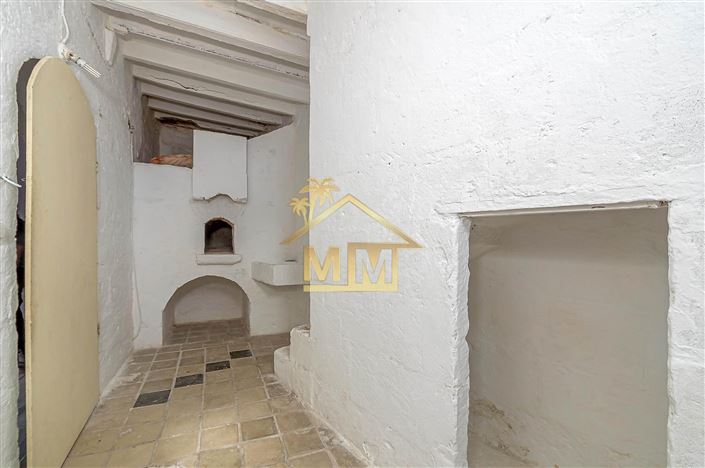 Image No.21-5 Bed Commercial for sale