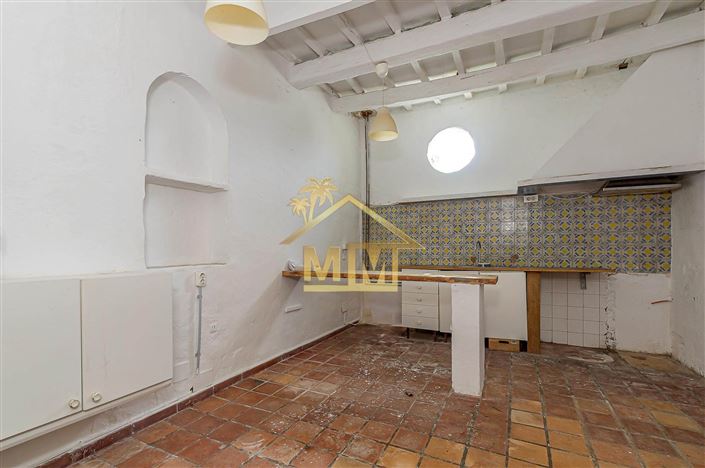 Image No.26-5 Bed Commercial for sale