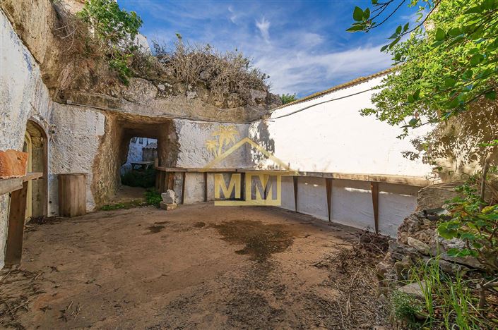 Image No.27-5 Bed Commercial for sale