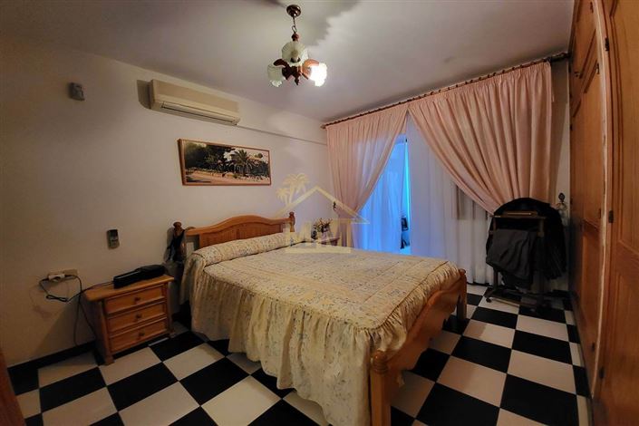 Image No.24-6 Bed Apartment for sale