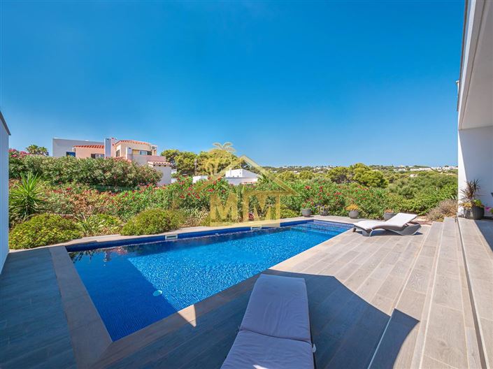 Image No.10-3 Bed Villa for sale