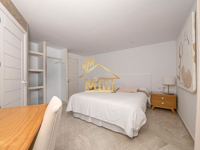 Image No.25-8 Bed Villa for sale