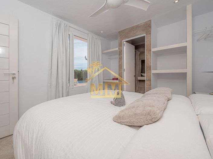 Image No.32-8 Bed Villa for sale