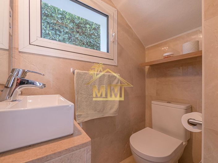 Image No.35-8 Bed Villa for sale