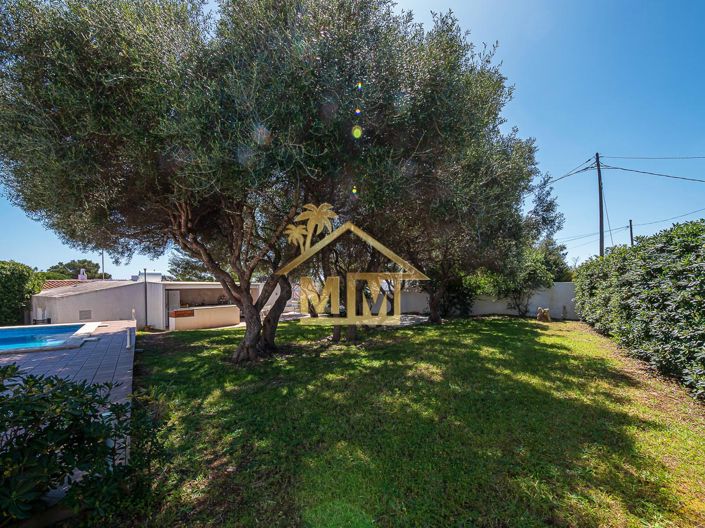 Image No.9-8 Bed Villa for sale