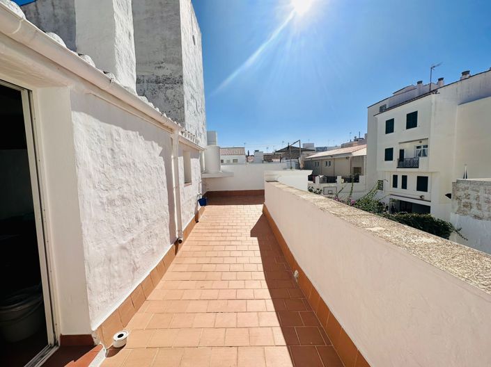 Image No.17-5 Bed Townhouse for sale