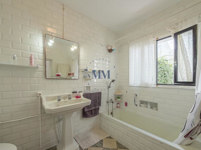 Image No.7-5 Bed Townhouse for sale