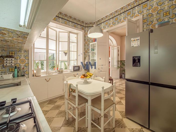 Image No.8-5 Bed Townhouse for sale