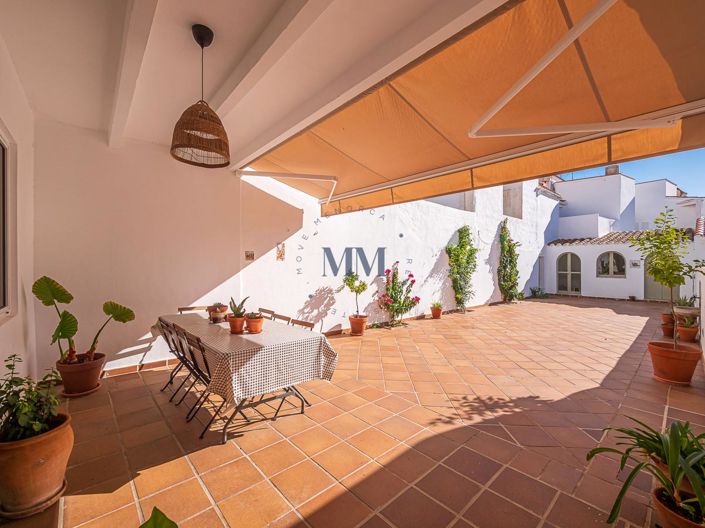 Image No.12-4 Bed Townhouse for sale