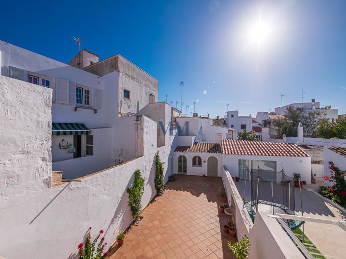 Image No.24-4 Bed Townhouse for sale