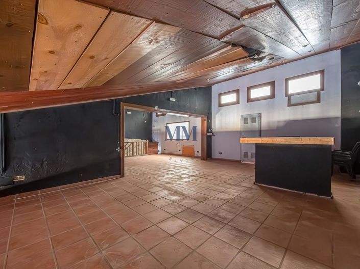 Image No.17-4 Bed Property for sale