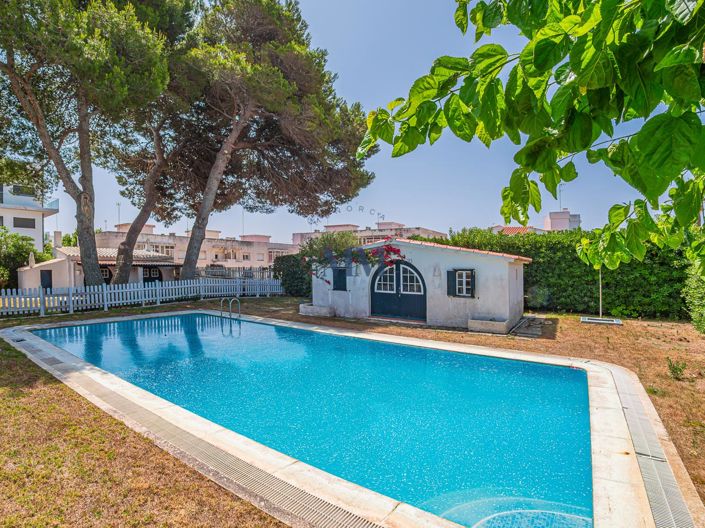 Image No.1-4 Bed House for sale