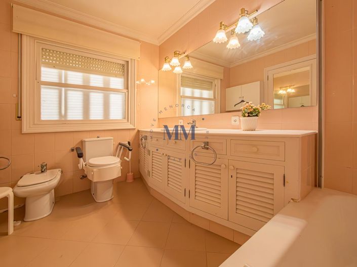 Image No.21-4 Bed House for sale