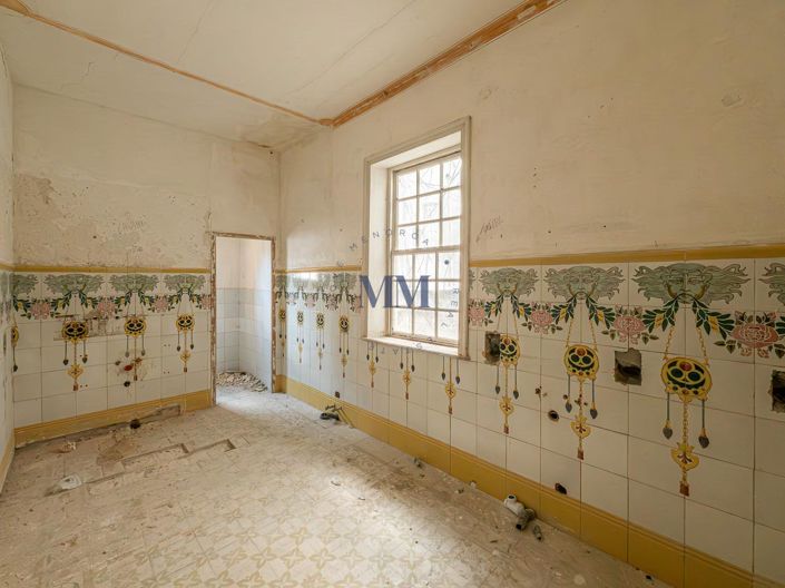 Image No.14-6 Bed Townhouse for sale