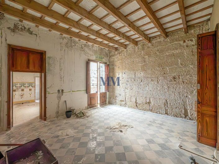 Image No.16-6 Bed Townhouse for sale