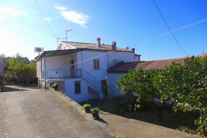 Image No.1-Maison de campagne de 2 chambres à vendre à Cosenza
