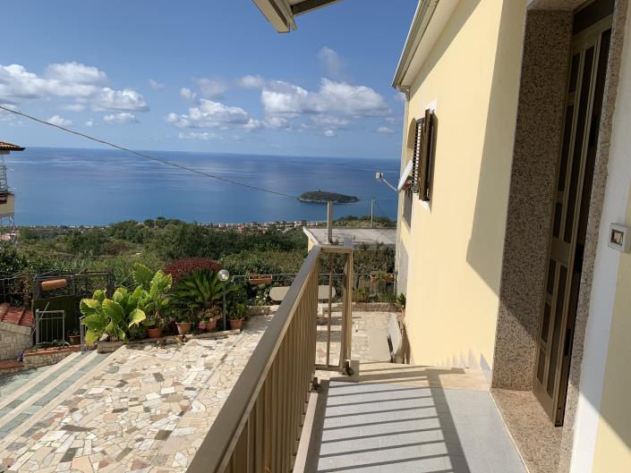 Image No.2-4 Bed Villa for sale