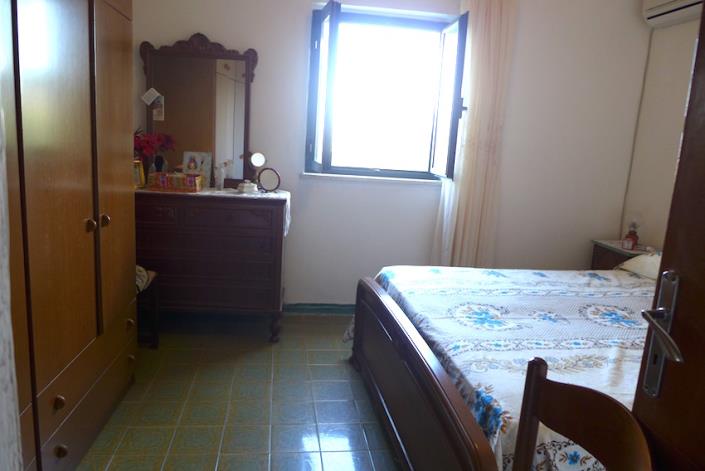 Image No.13-2 Bed Property for sale