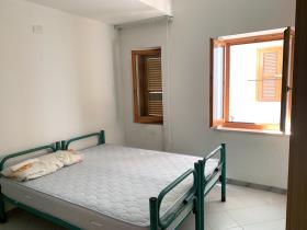Image No.10-2 Bed Property for sale