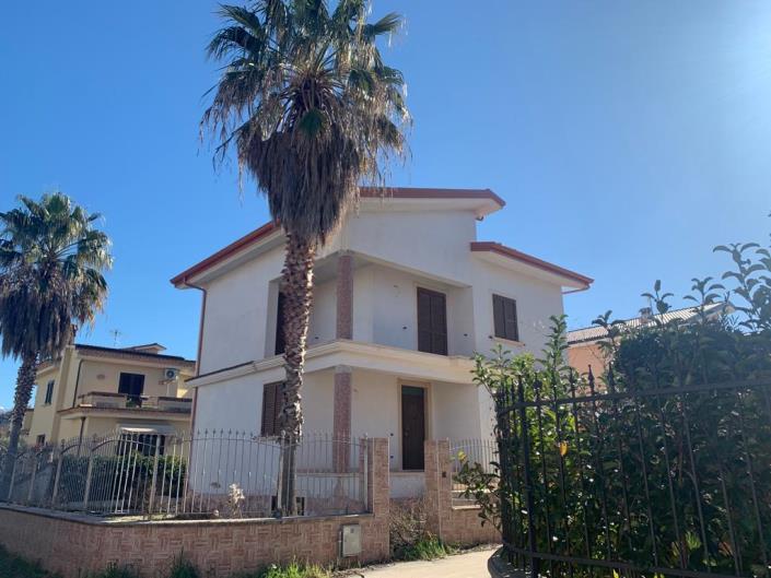 Image No.1-3 Bed Villa for sale