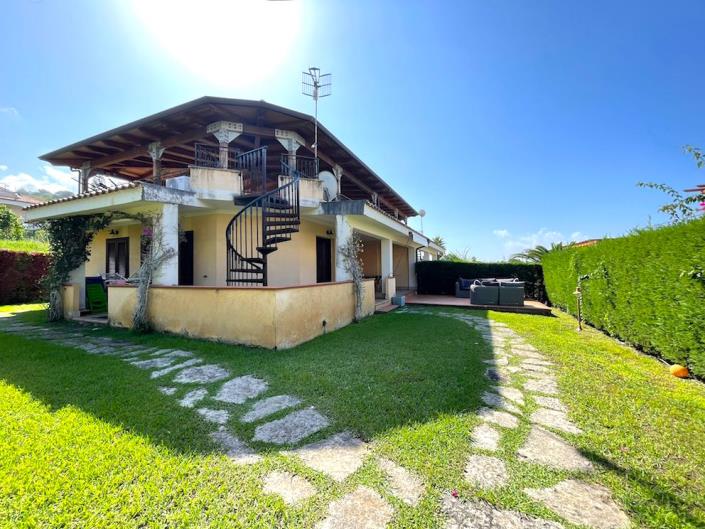 Image No.1-2 Bed Semi-Detached for sale