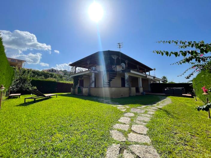 Image No.2-2 Bed Semi-Detached for sale