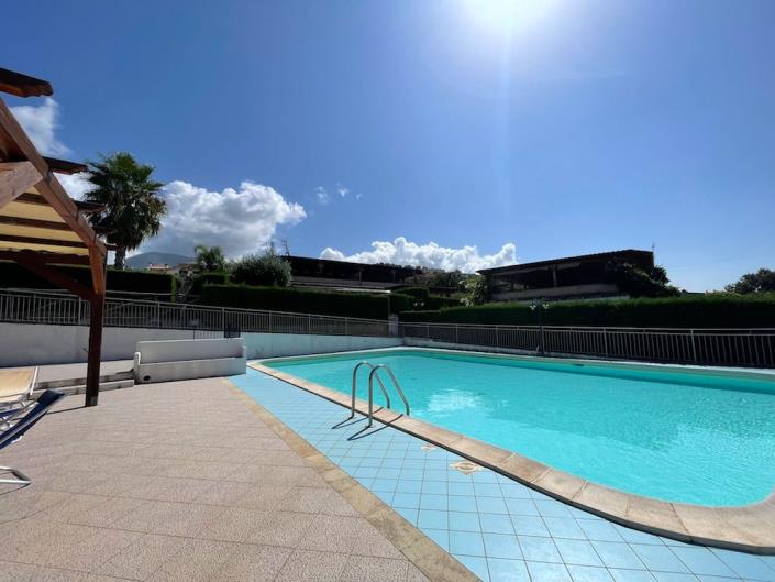 Image No.7-2 Bed Semi-Detached for sale