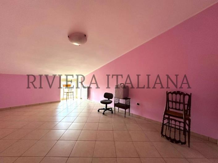 Image No.17-4 Bed Apartment for sale