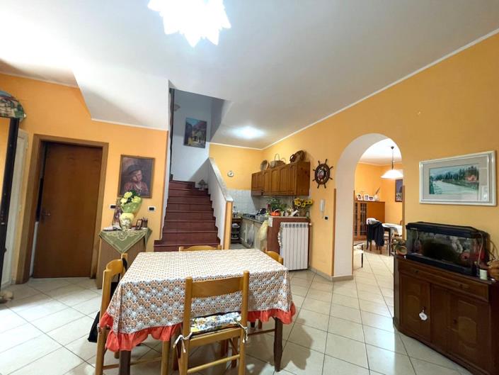Image No.1-4 Bed Apartment for sale