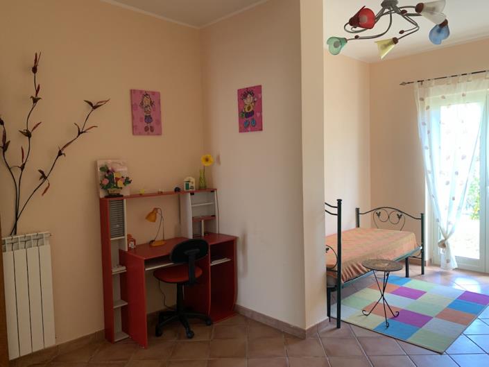 Image No.15-3 Bed House for sale