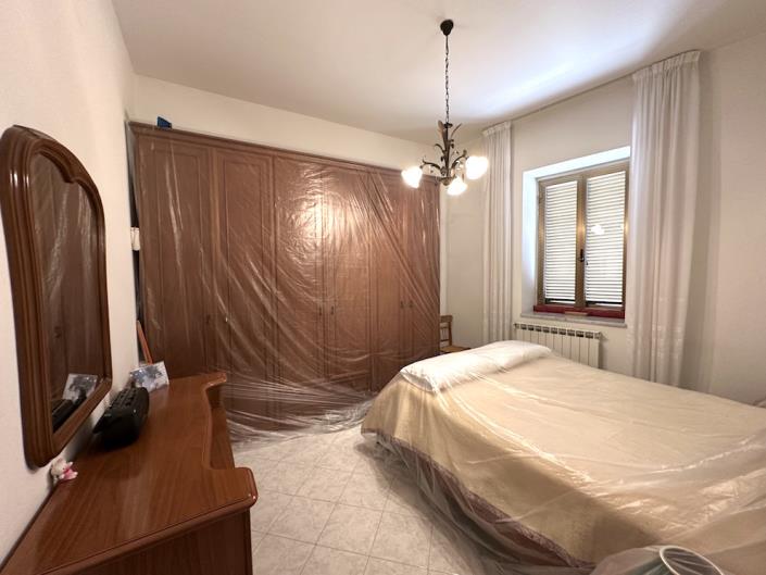 Image No.17-2 Bed House for sale