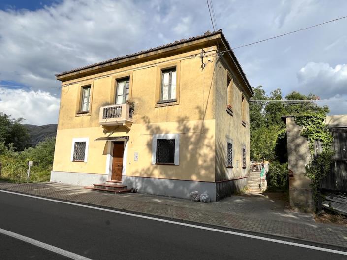 Image No.1-Maison de campagne de 2 chambres à vendre à Papasidero