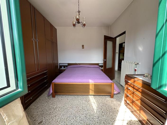 Image No.6-2 Bed Country House for sale