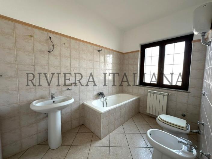 Image No.20-4 Bed Apartment for sale