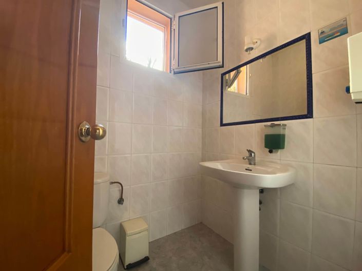 Image No.16-10 Bed Hotel for sale