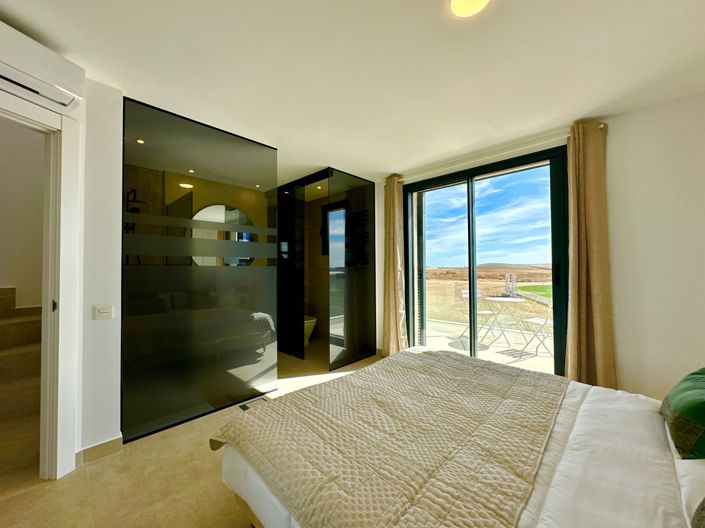 Image No.17-2 Bed Property for sale