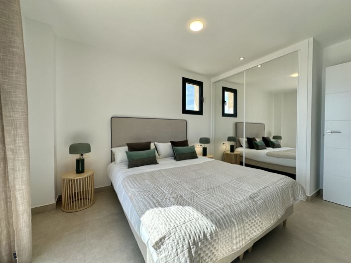 Image No.25-2 Bed Property for sale