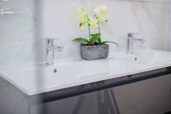 Image No.11-3 Bed Property for sale