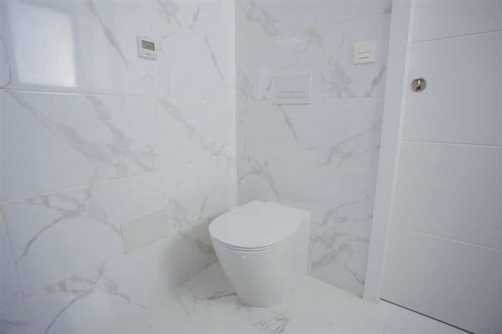 Image No.14-3 Bed Property for sale