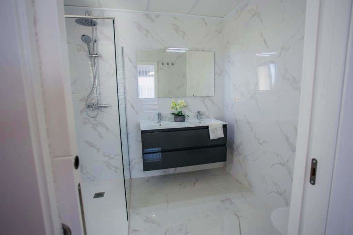 Image No.17-3 Bed Property for sale