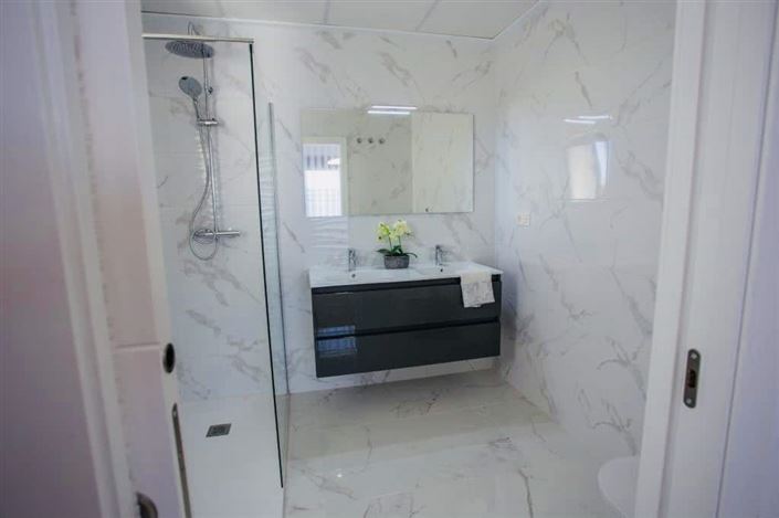 Image No.17-3 Bed Property for sale