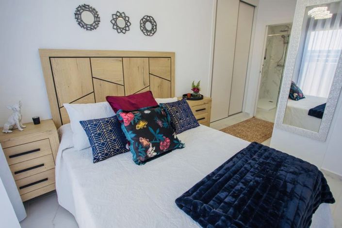 Image No.19-3 Bed Property for sale