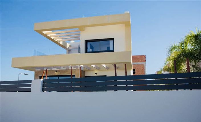 Image No.26-3 Bed Property for sale