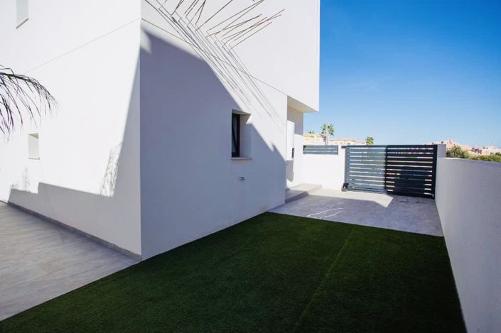 Image No.27-3 Bed Property for sale