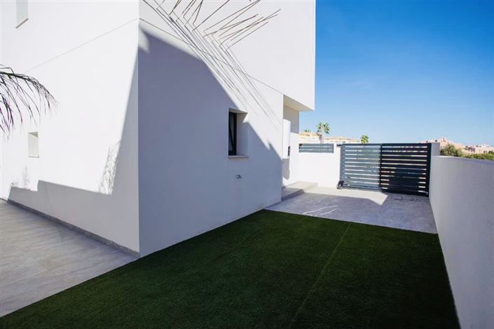 Image No.27-3 Bed Property for sale