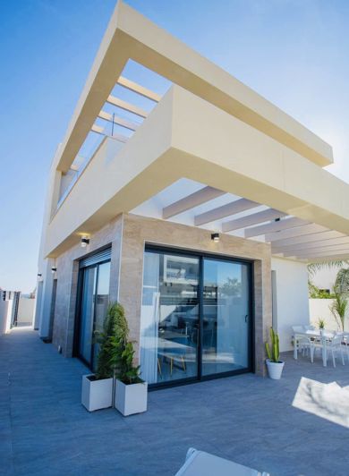 Image No.28-3 Bed Property for sale