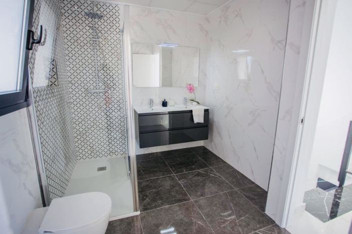 Image No.30-3 Bed Property for sale