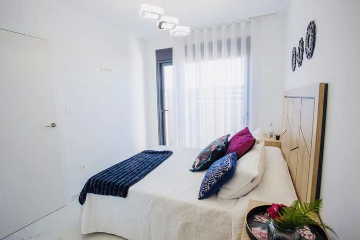 Image No.39-3 Bed Property for sale