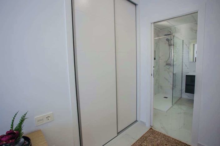 Image No.45-3 Bed Property for sale